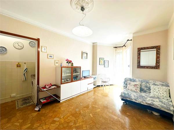 Monolocale di 30 mq con ampio balcone verandato a due passi dal mare