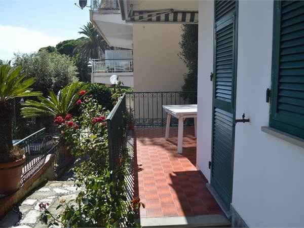 Appartamento di 90 mq con terrazzo, giardino e posto auto
